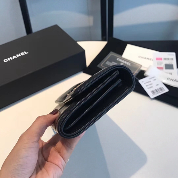 シャネル財布素材ディテール